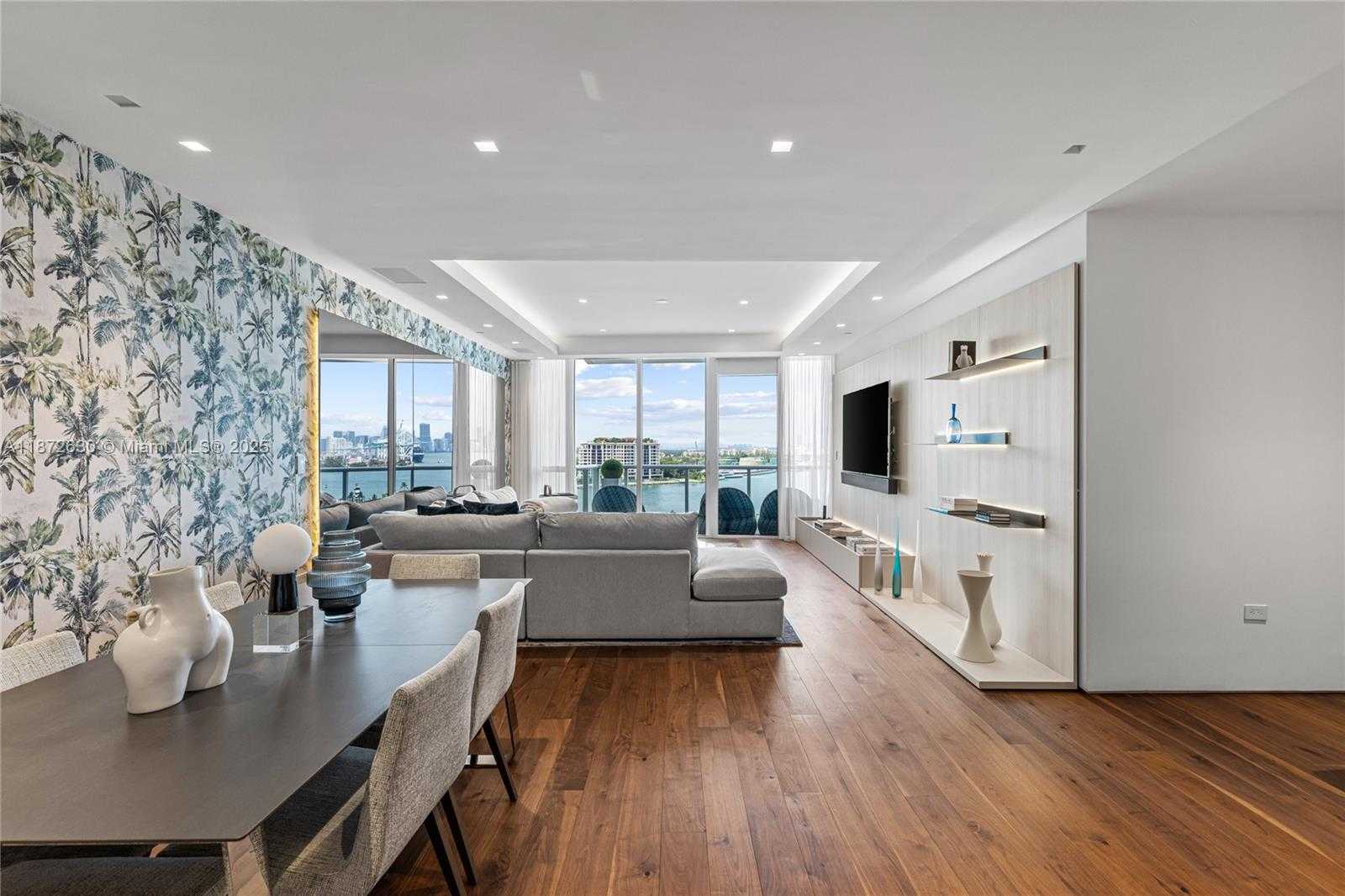 Small Image of 100 SOUTH POINTE DR #1102/03, Miami Beach Number 13