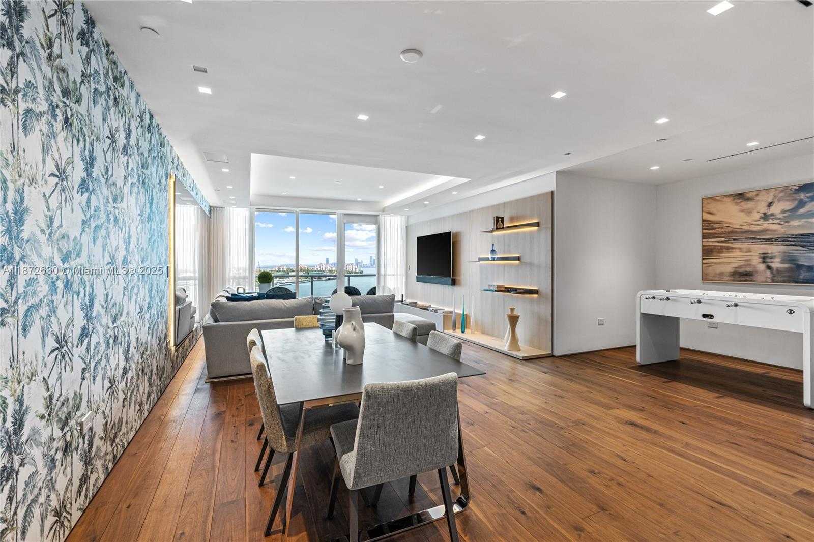 Small Image of 100 SOUTH POINTE DR #1102/03, Miami Beach Number 14