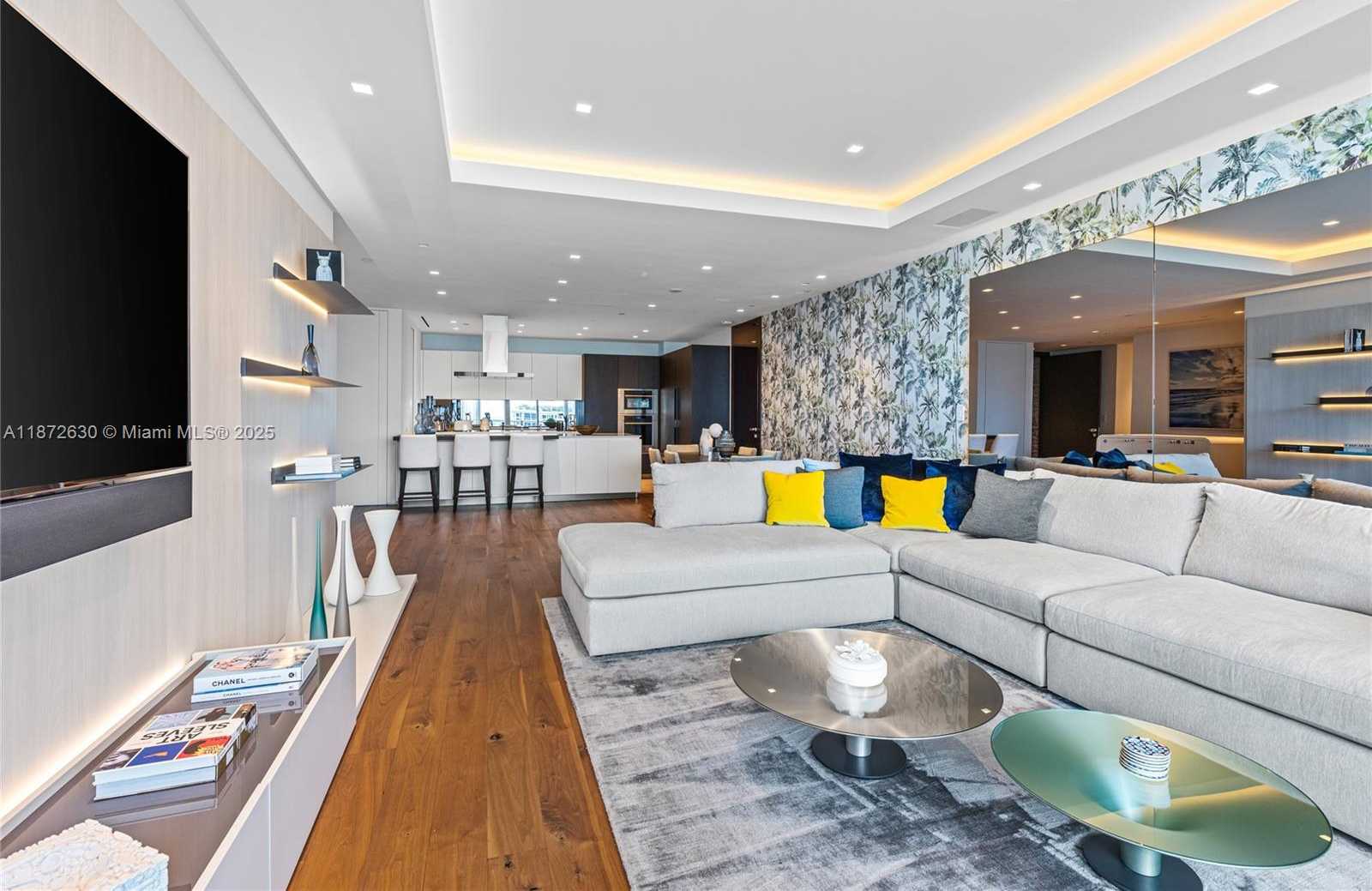 Small Image of 100 SOUTH POINTE DR #1102/03, Miami Beach Number 16
