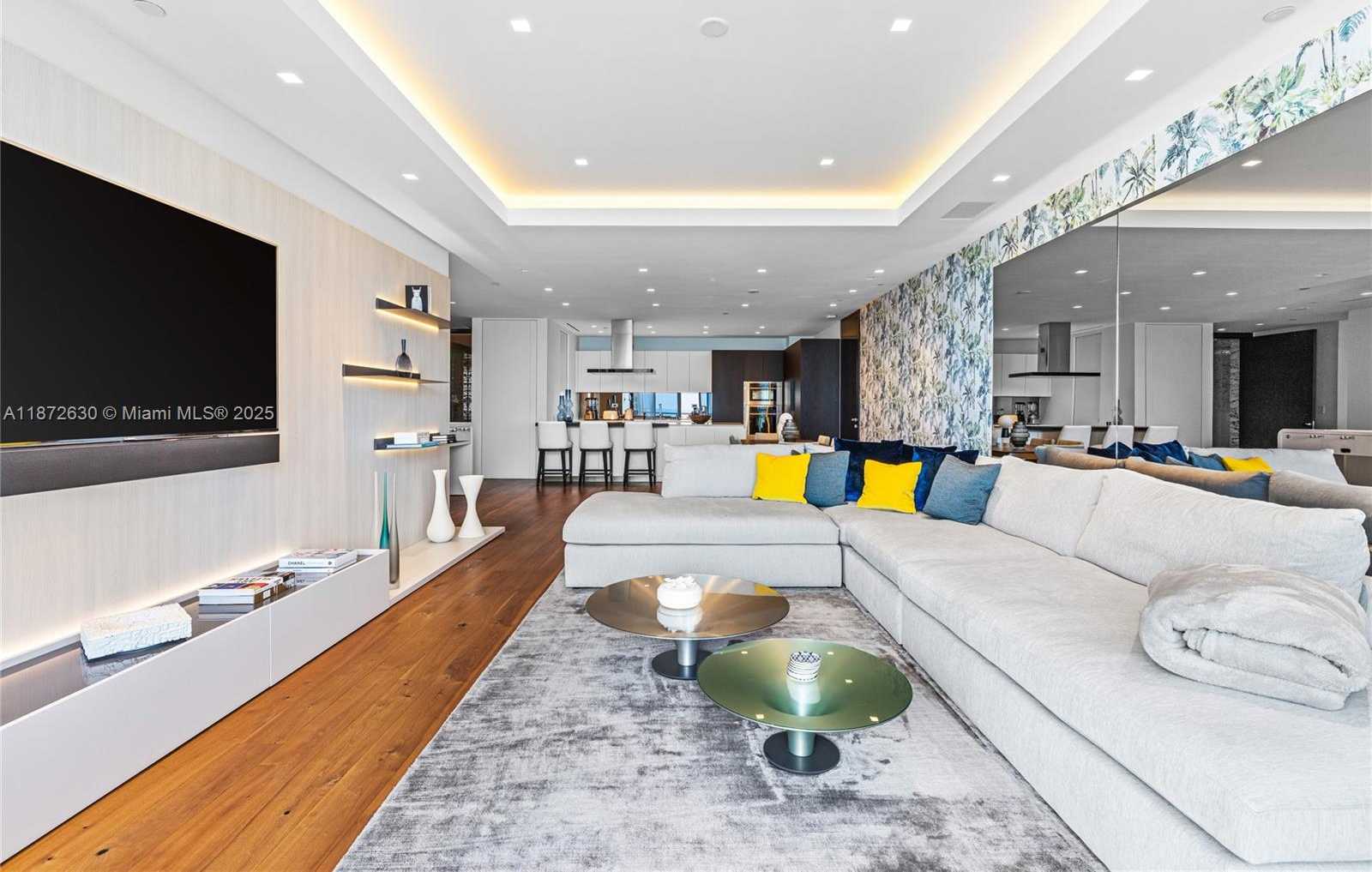 Small Image of 100 SOUTH POINTE DR #1102/03, Miami Beach Number 17