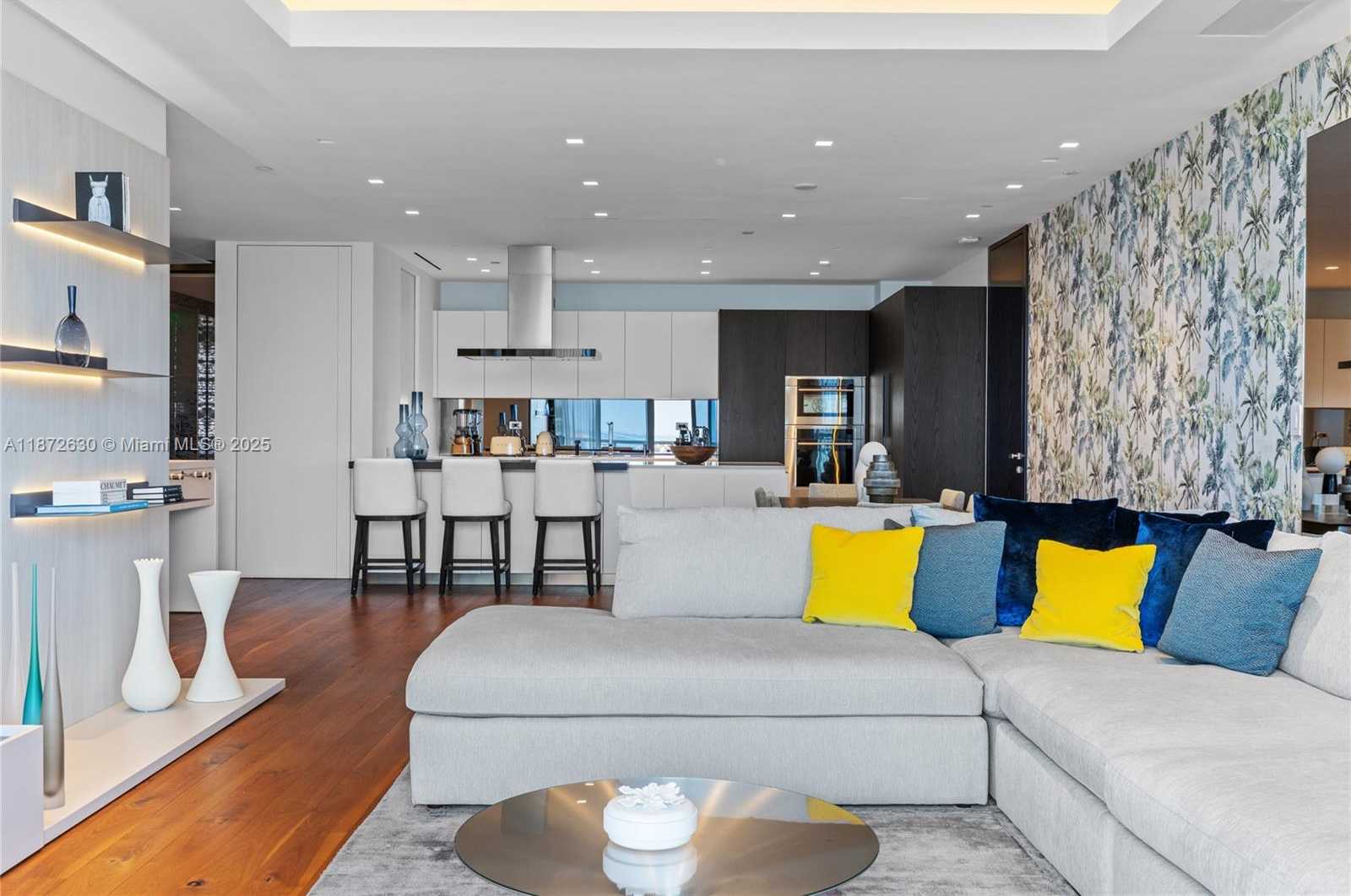 Small Image of 100 SOUTH POINTE DR #1102/03, Miami Beach Number 18