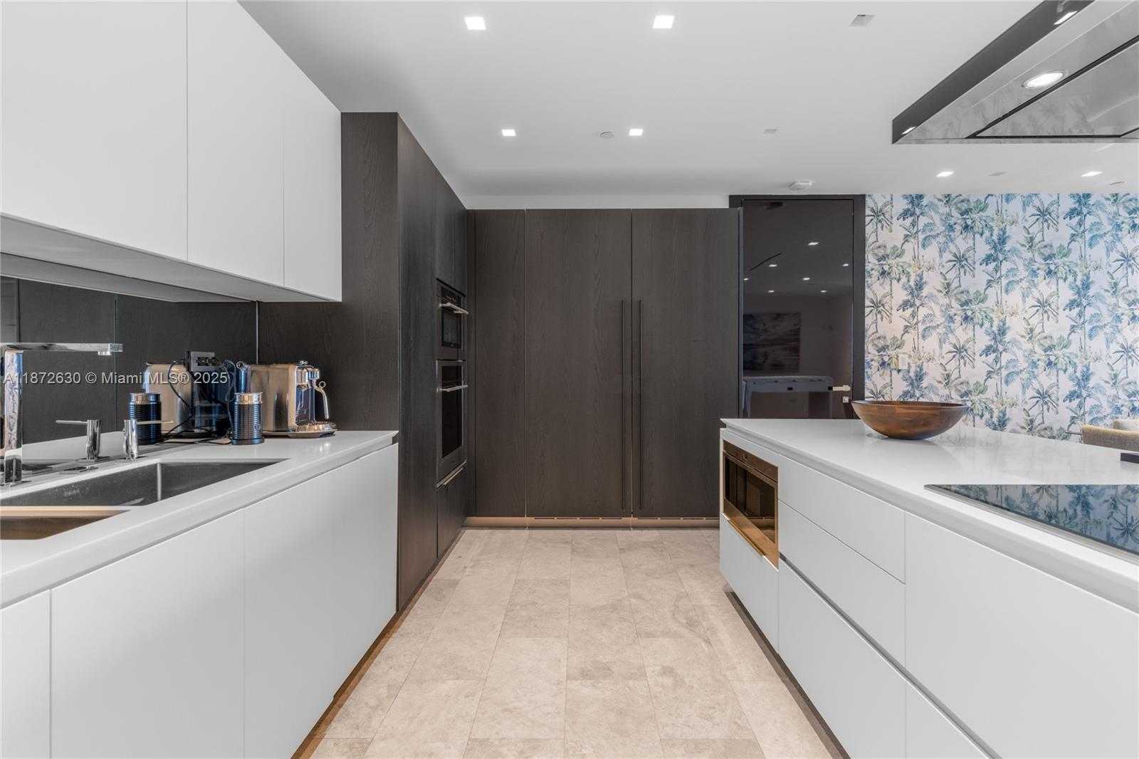 Small Image of 100 SOUTH POINTE DR #1102/03, Miami Beach Number 19
