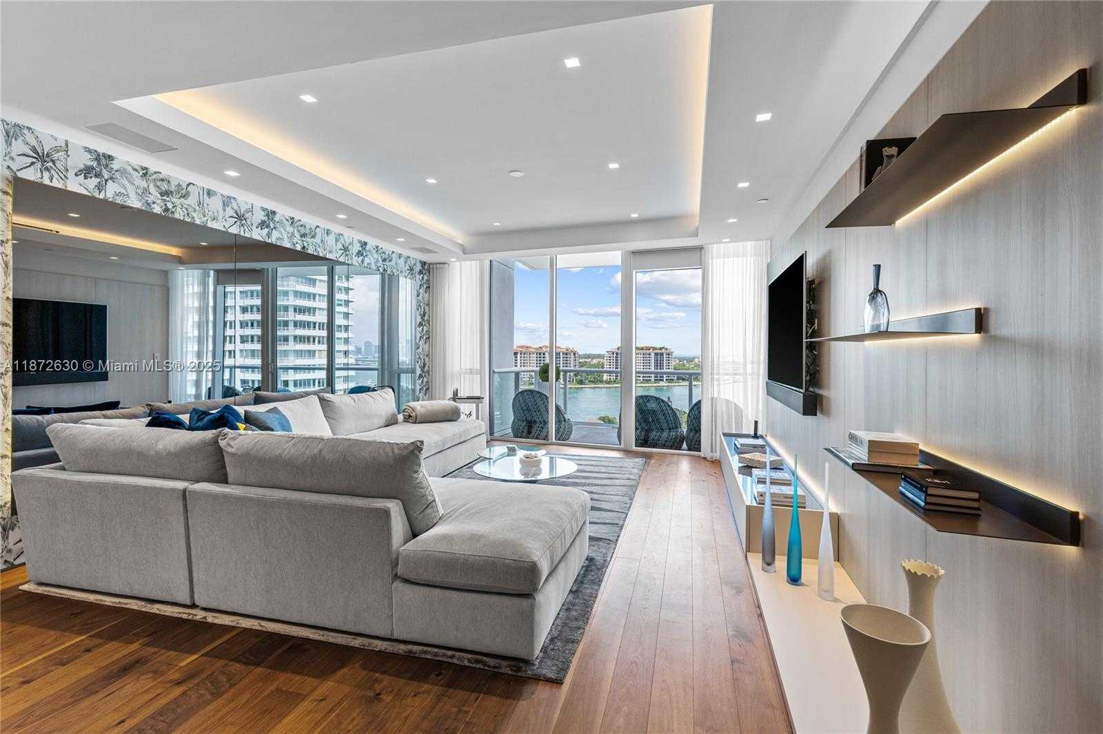 Small Image of 100 SOUTH POINTE DR #1102/03, Miami Beach Number 2