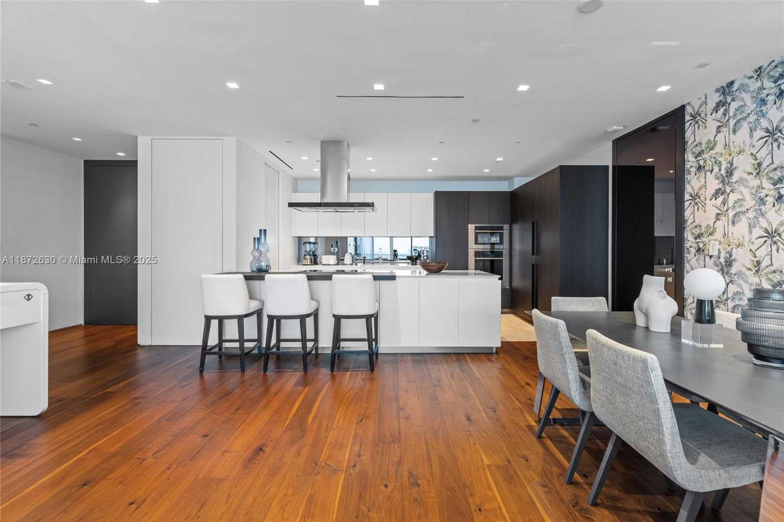 Small Image of 100 SOUTH POINTE DR #1102/03, Miami Beach Number 20