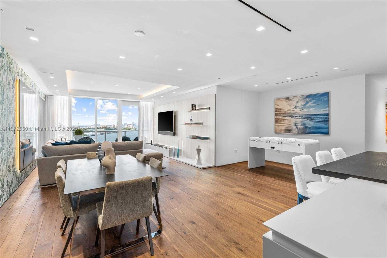 Small Image of 100 SOUTH POINTE DR #1102/03, Miami Beach Number 22