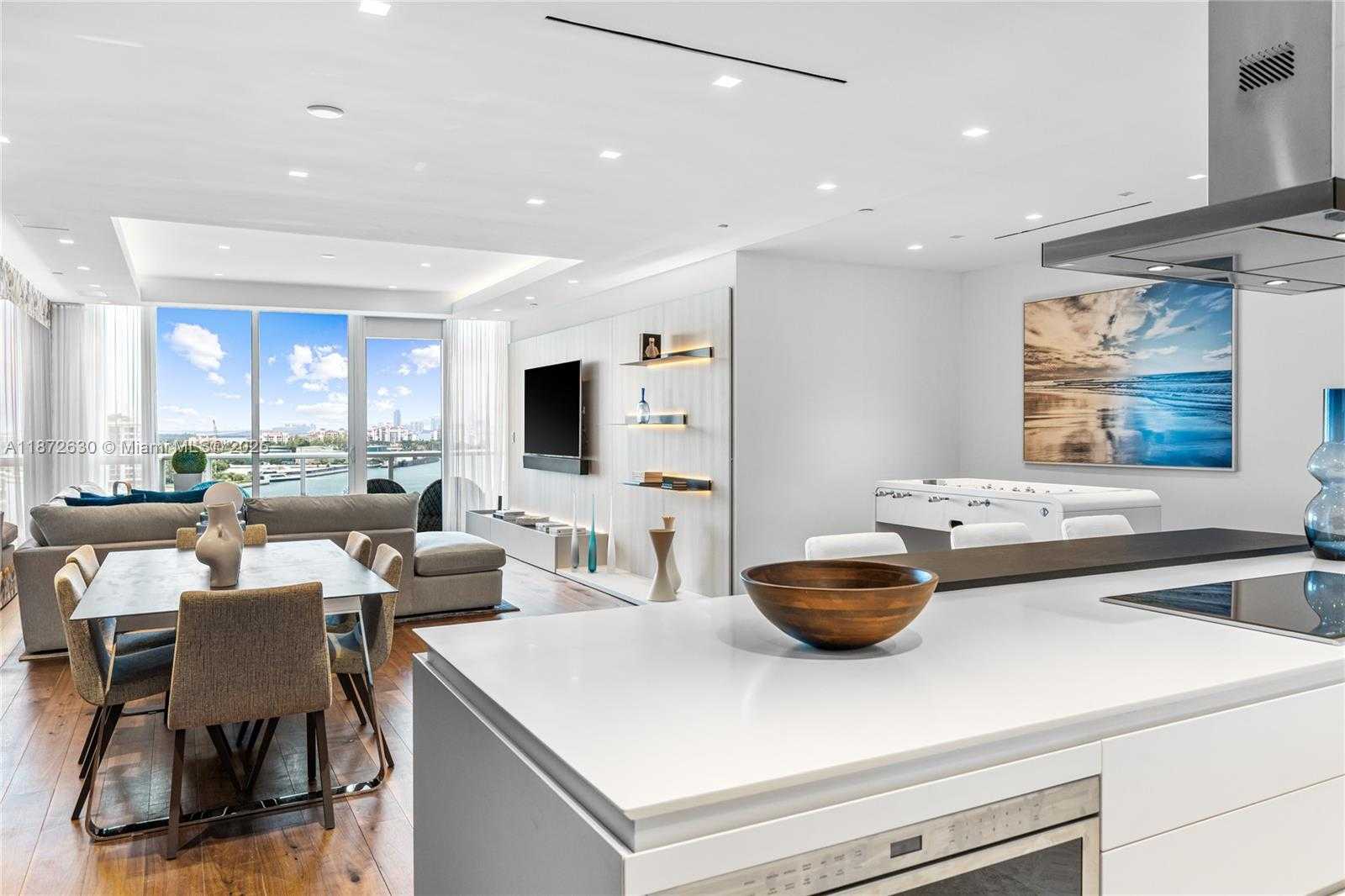 Small Image of 100 SOUTH POINTE DR #1102/03, Miami Beach Number 23