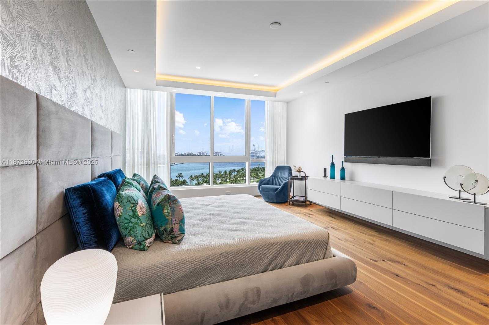 Small Image of 100 SOUTH POINTE DR #1102/03, Miami Beach Number 27