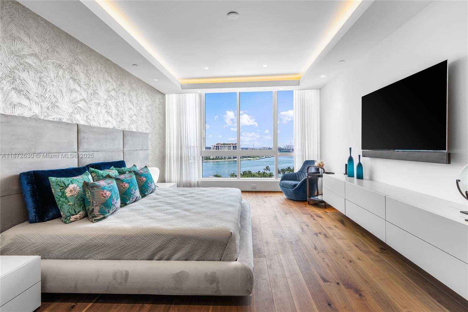 Small Image of 100 SOUTH POINTE DR #1102/03, Miami Beach Number 29
