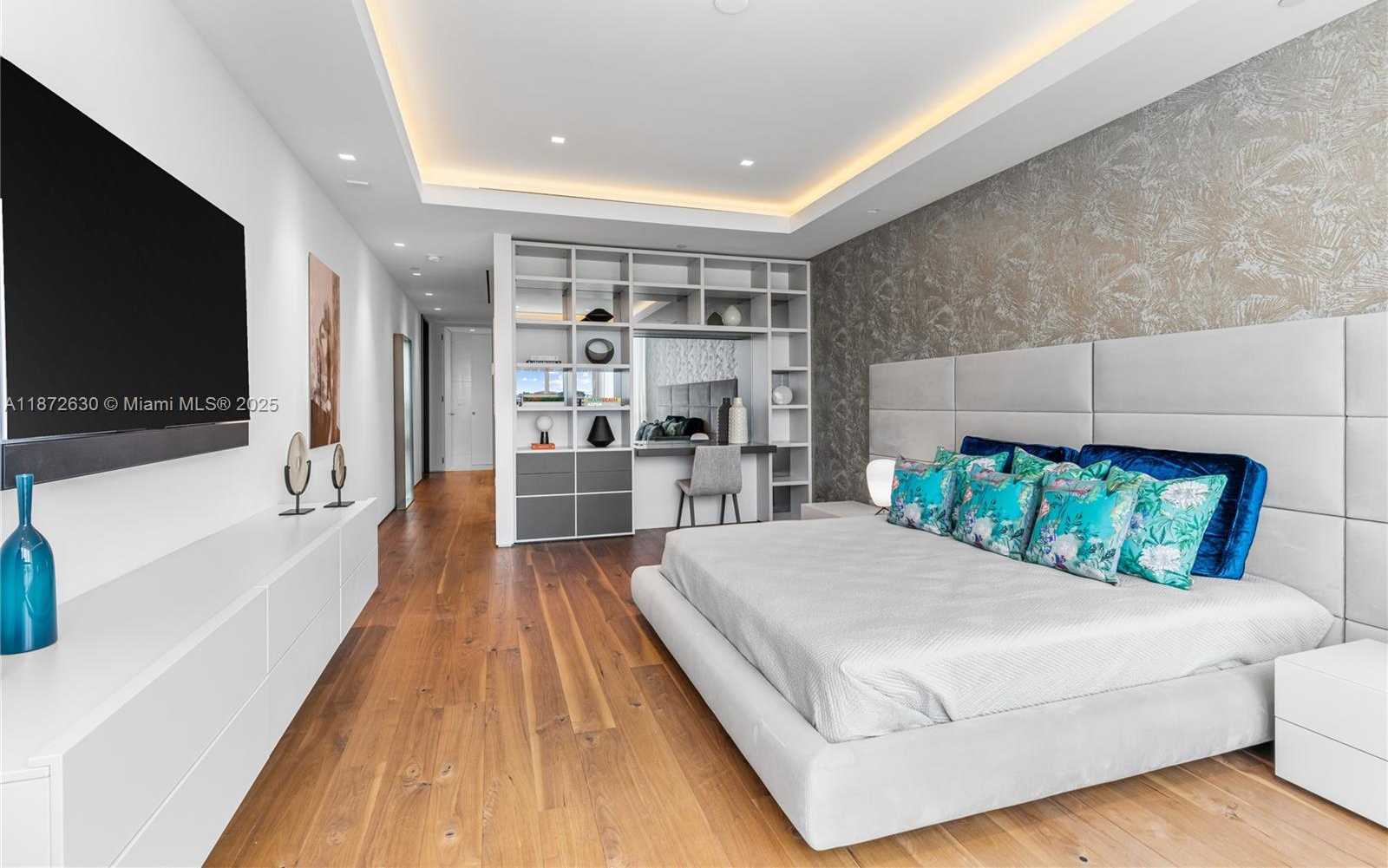 Small Image of 100 SOUTH POINTE DR #1102/03, Miami Beach Number 30