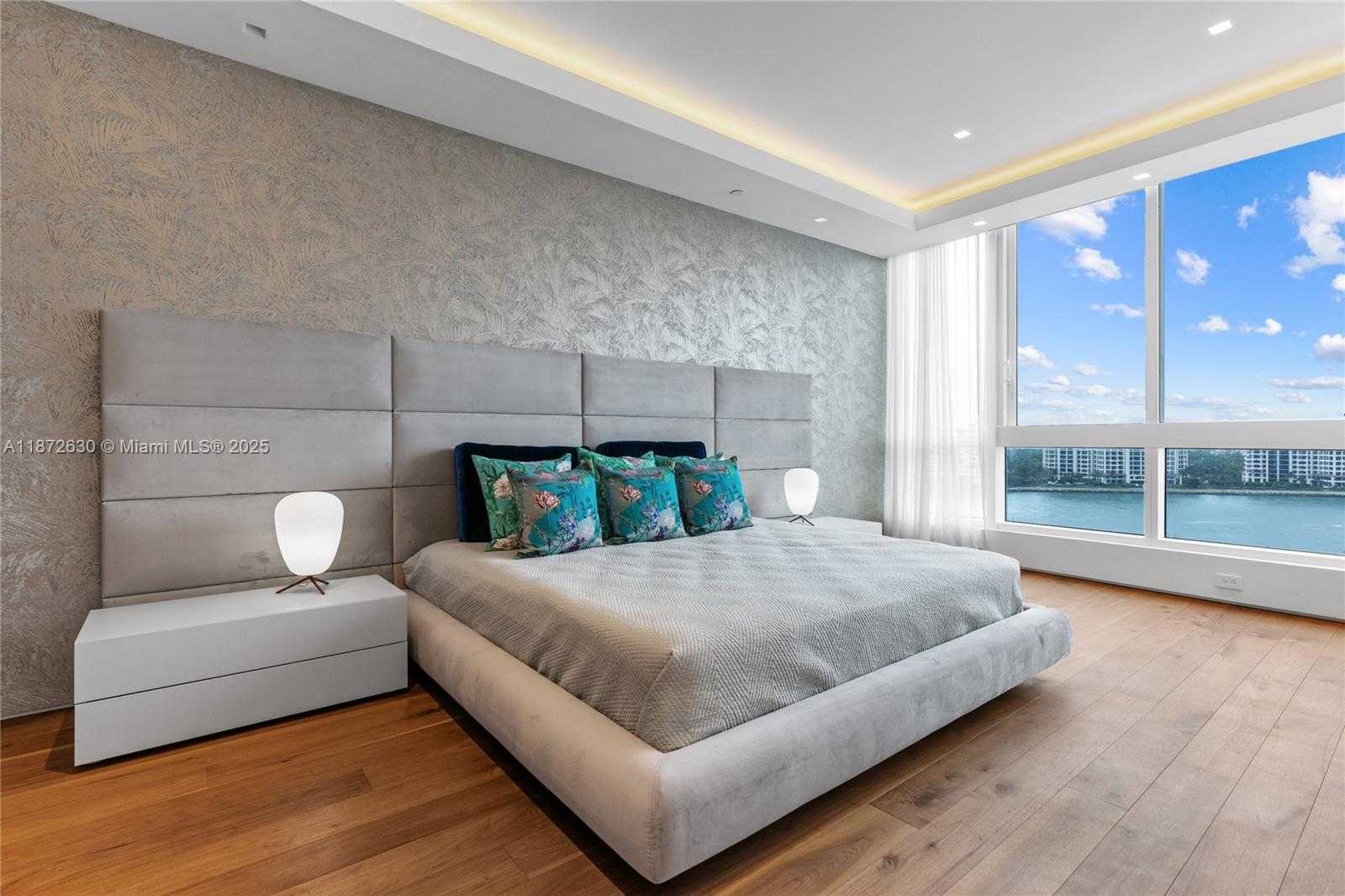 Small Image of 100 SOUTH POINTE DR #1102/03, Miami Beach Number 31