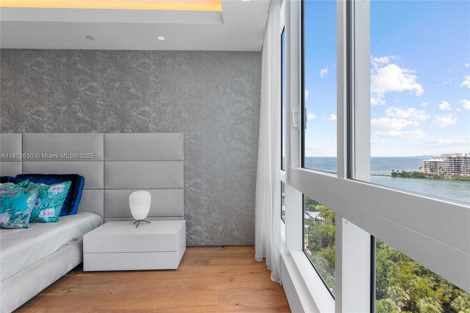 Small Image of 100 SOUTH POINTE DR #1102/03, Miami Beach Number 32