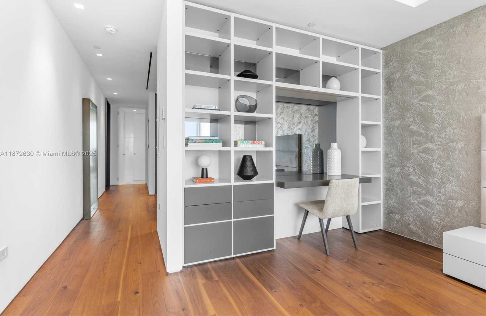 Small Image of 100 SOUTH POINTE DR #1102/03, Miami Beach Number 34