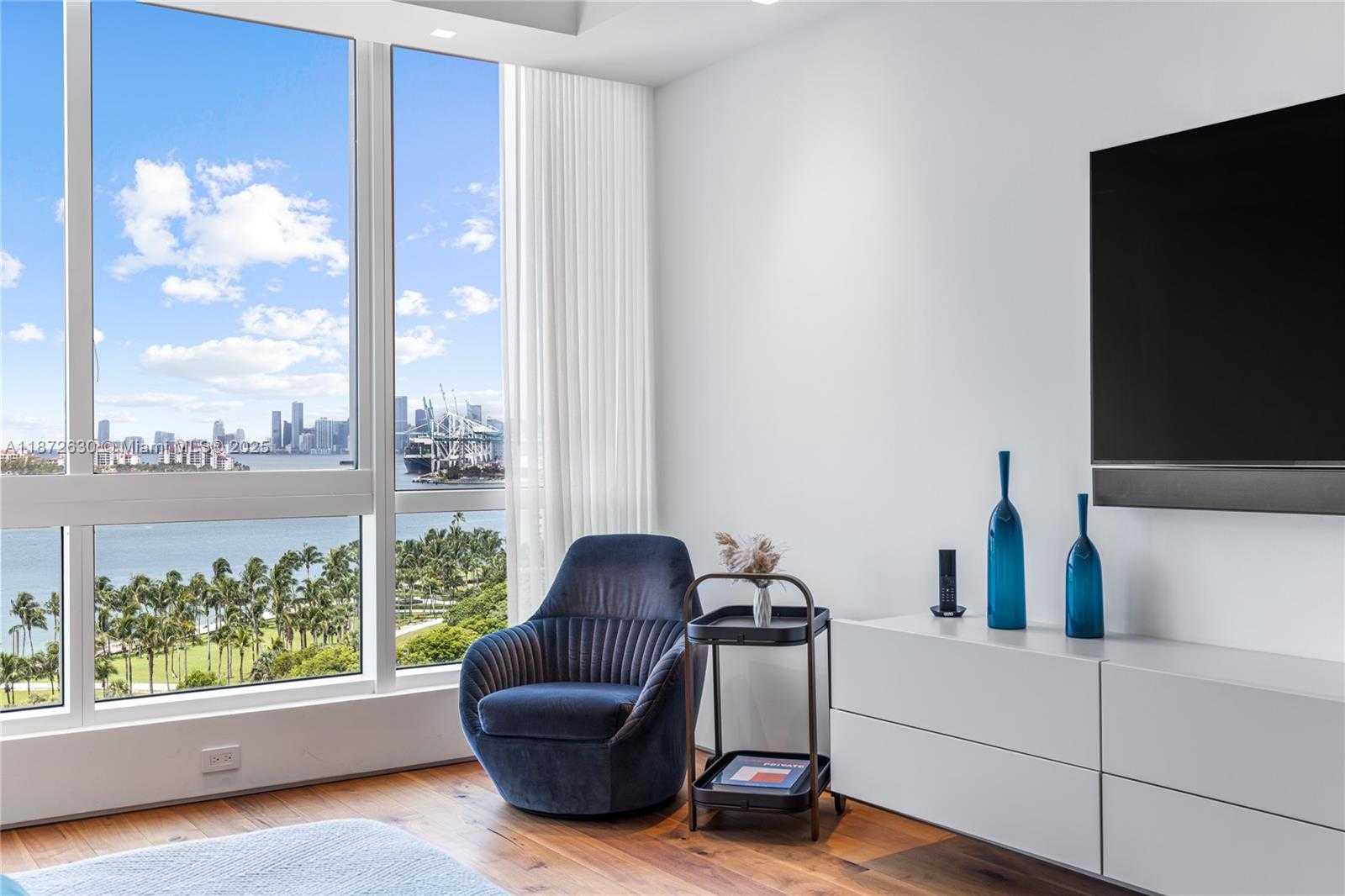 Small Image of 100 SOUTH POINTE DR #1102/03, Miami Beach Number 35