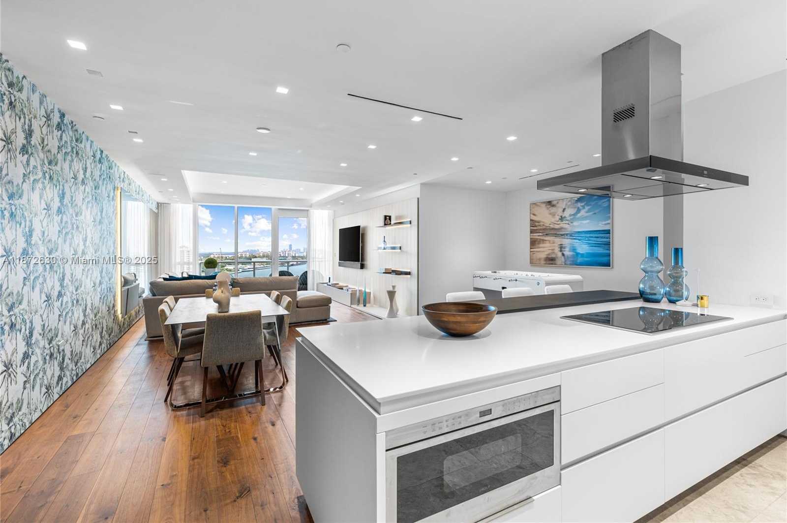 Small Image of 100 SOUTH POINTE DR #1102/03, Miami Beach Number 4