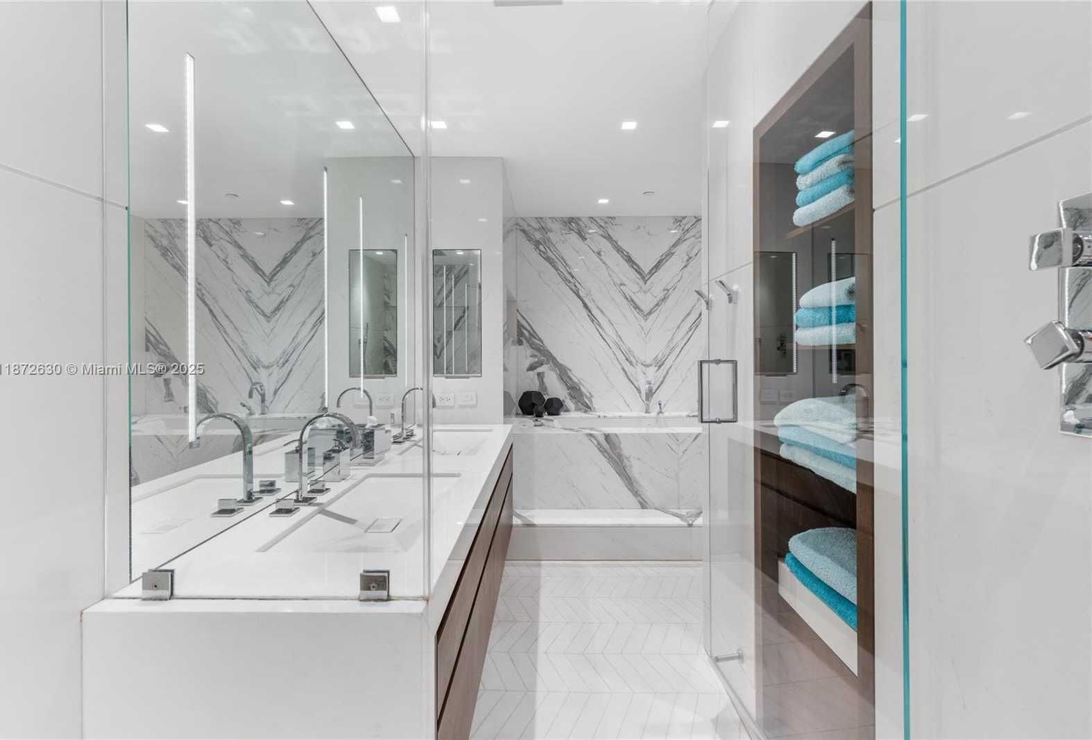 Small Image of 100 SOUTH POINTE DR #1102/03, Miami Beach Number 40