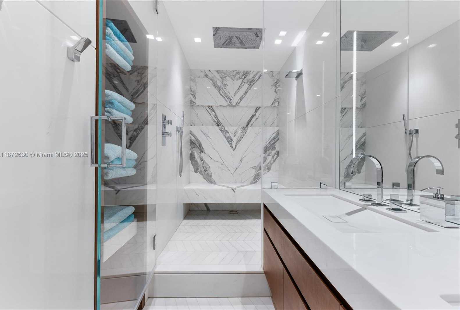 Small Image of 100 SOUTH POINTE DR #1102/03, Miami Beach Number 41