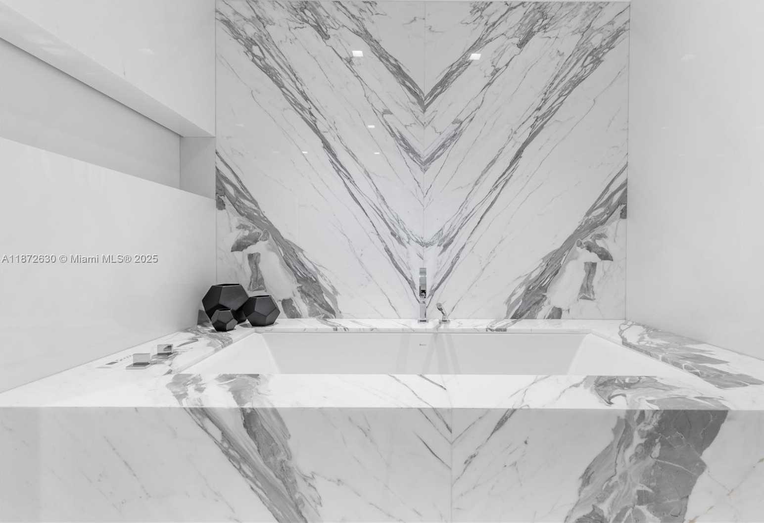 Small Image of 100 SOUTH POINTE DR #1102/03, Miami Beach Number 43
