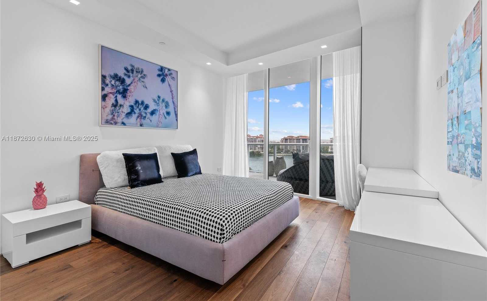 Small Image of 100 SOUTH POINTE DR #1102/03, Miami Beach Number 49