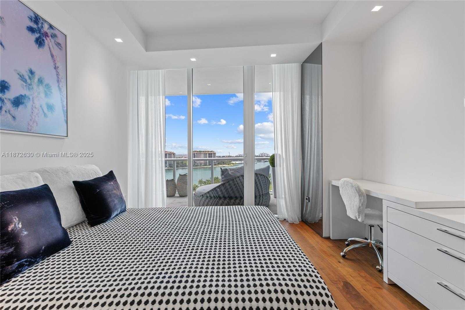 Small Image of 100 SOUTH POINTE DR #1102/03, Miami Beach Number 50