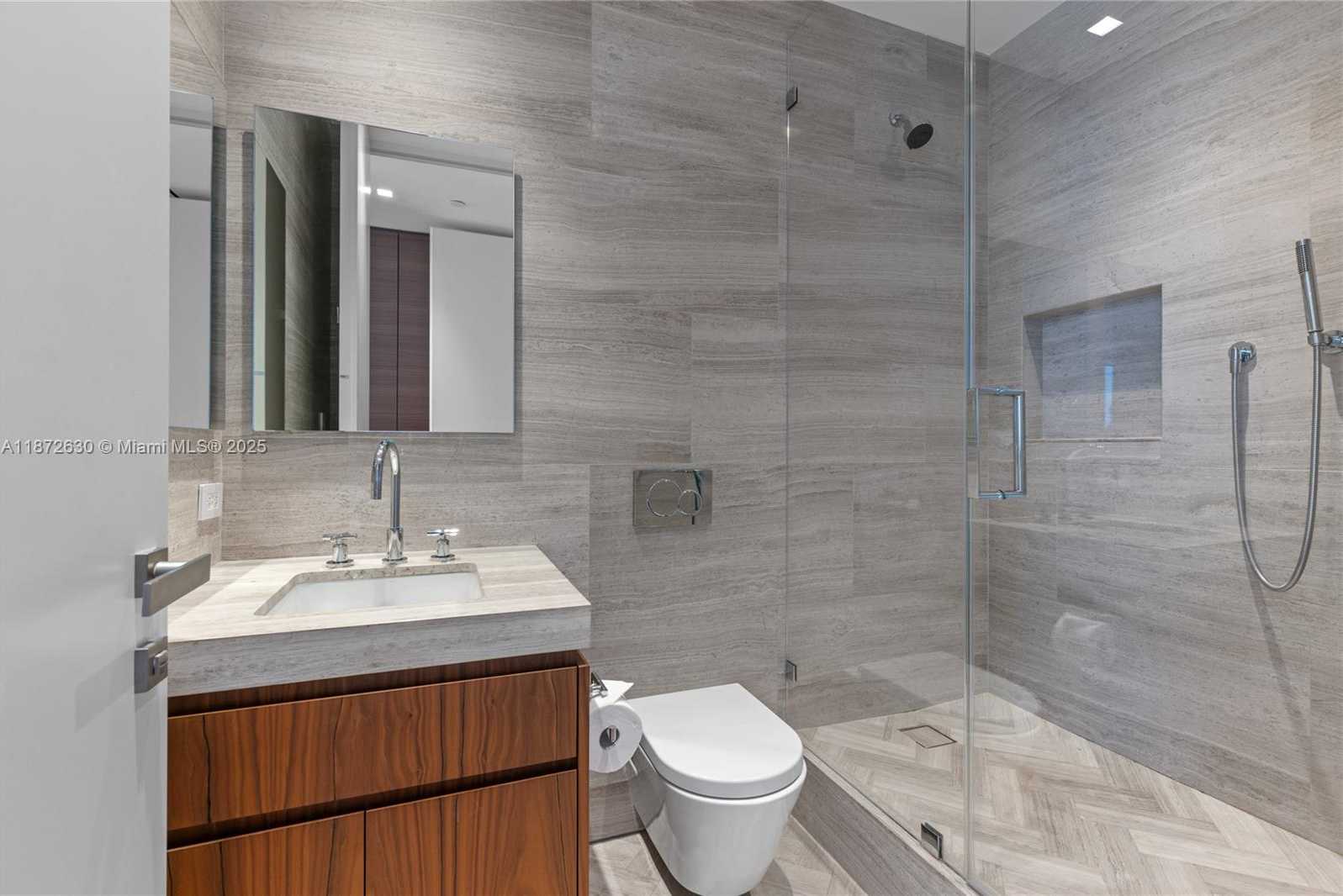 Small Image of 100 SOUTH POINTE DR #1102/03, Miami Beach Number 58