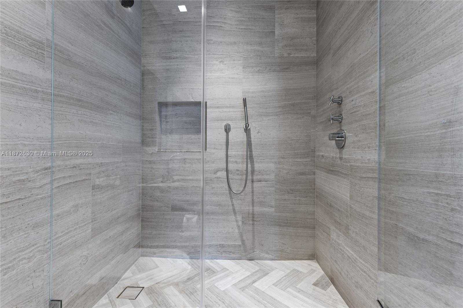 Small Image of 100 SOUTH POINTE DR #1102/03, Miami Beach Number 59