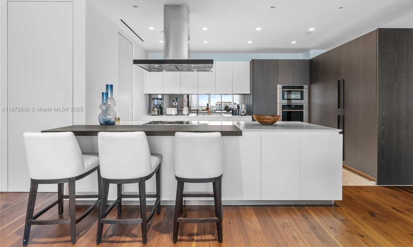 Small Image of 100 SOUTH POINTE DR #1102/03, Miami Beach Number 6