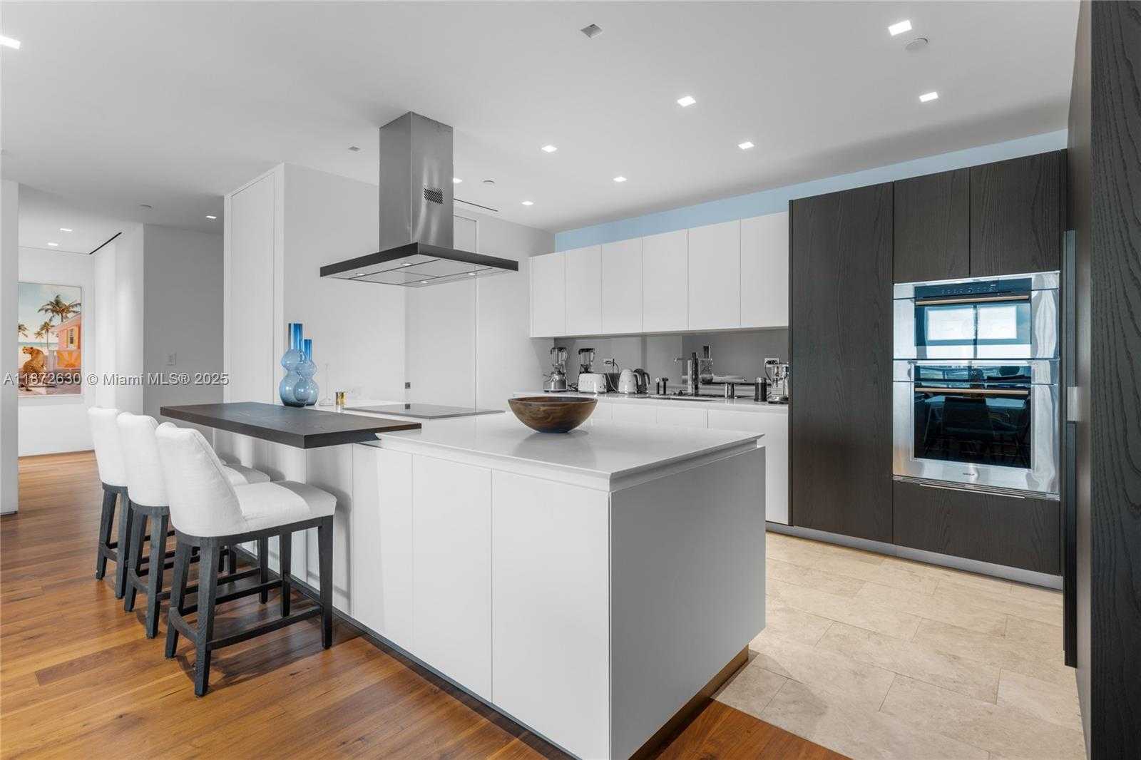 Small Image of 100 SOUTH POINTE DR #1102/03, Miami Beach Number 7