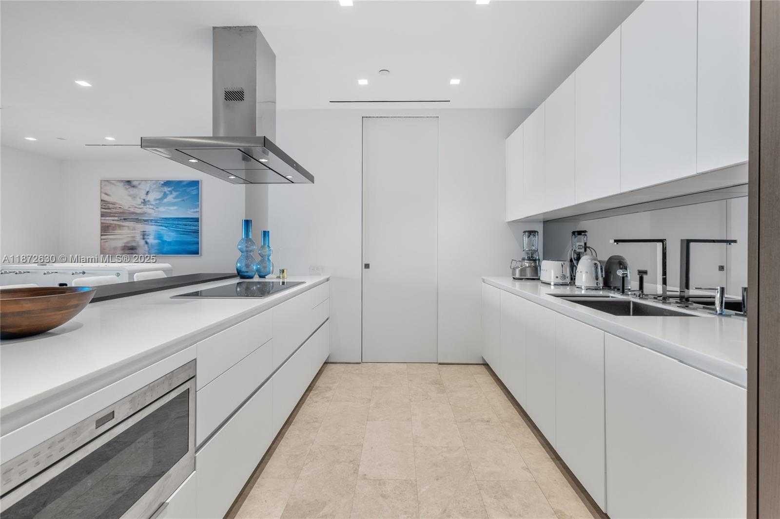 Small Image of 100 SOUTH POINTE DR #1102/03, Miami Beach Number 8