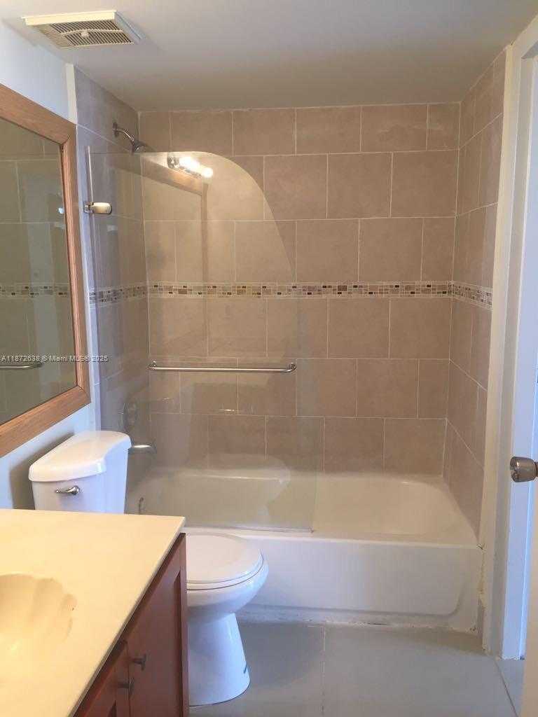 Small Image of 7601 EAST TREASURE DR #1814, Miami Beach Number 12
