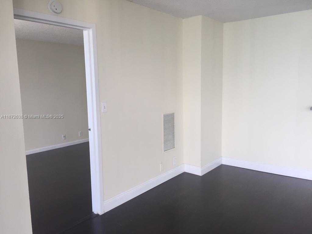 Small Image of 7601 EAST TREASURE DR #1814, Miami Beach Number 13