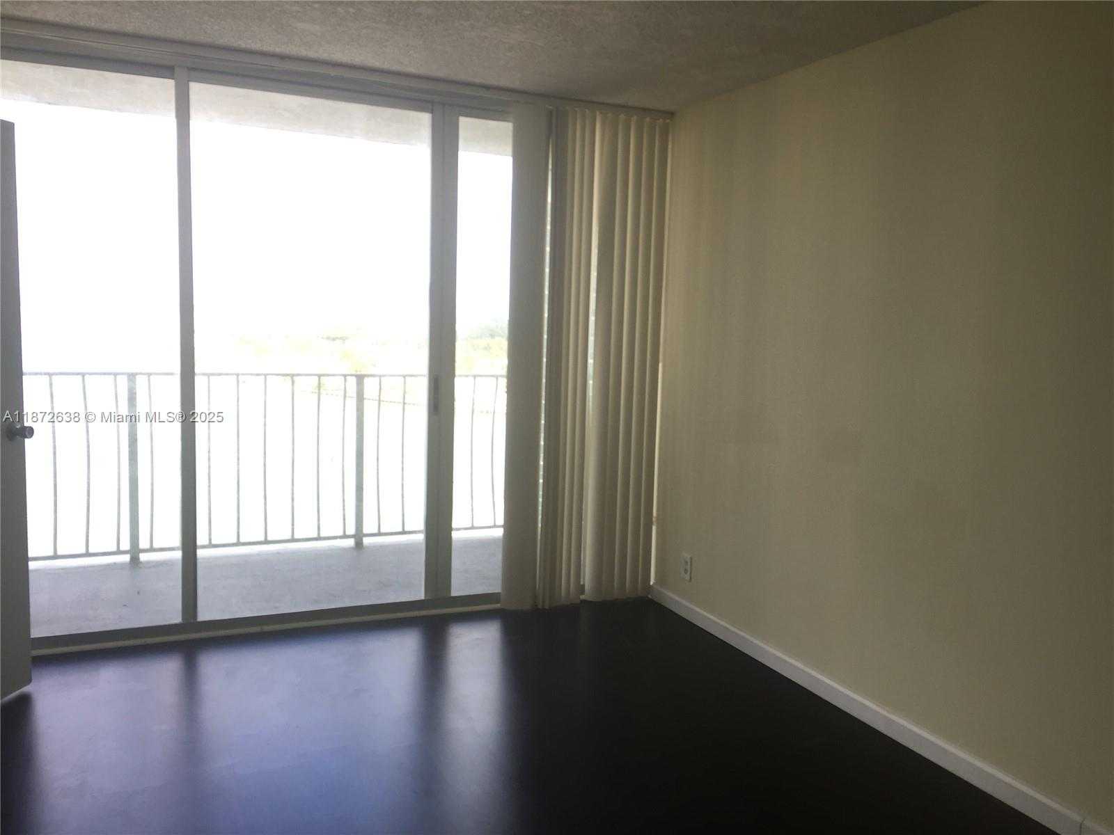 Small Image of 7601 EAST TREASURE DR #1814, Miami Beach Number 14