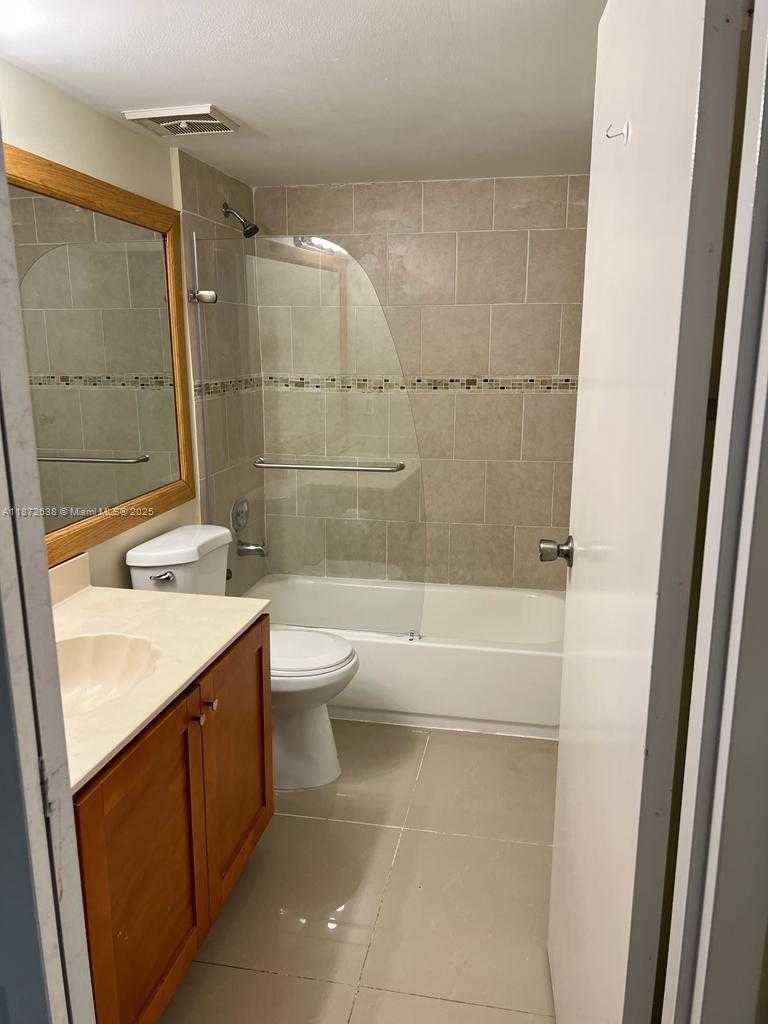 Small Image of 7601 EAST TREASURE DR #1814, Miami Beach Number 17