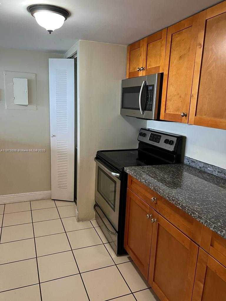 Small Image of 7601 EAST TREASURE DR #1814, Miami Beach Number 3