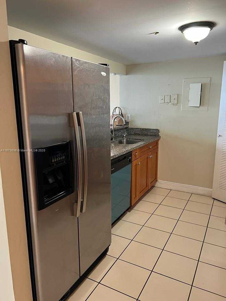 Small Image of 7601 EAST TREASURE DR #1814, Miami Beach Number 4