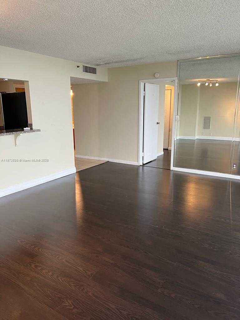 Small Image of 7601 EAST TREASURE DR #1814, Miami Beach Number 5