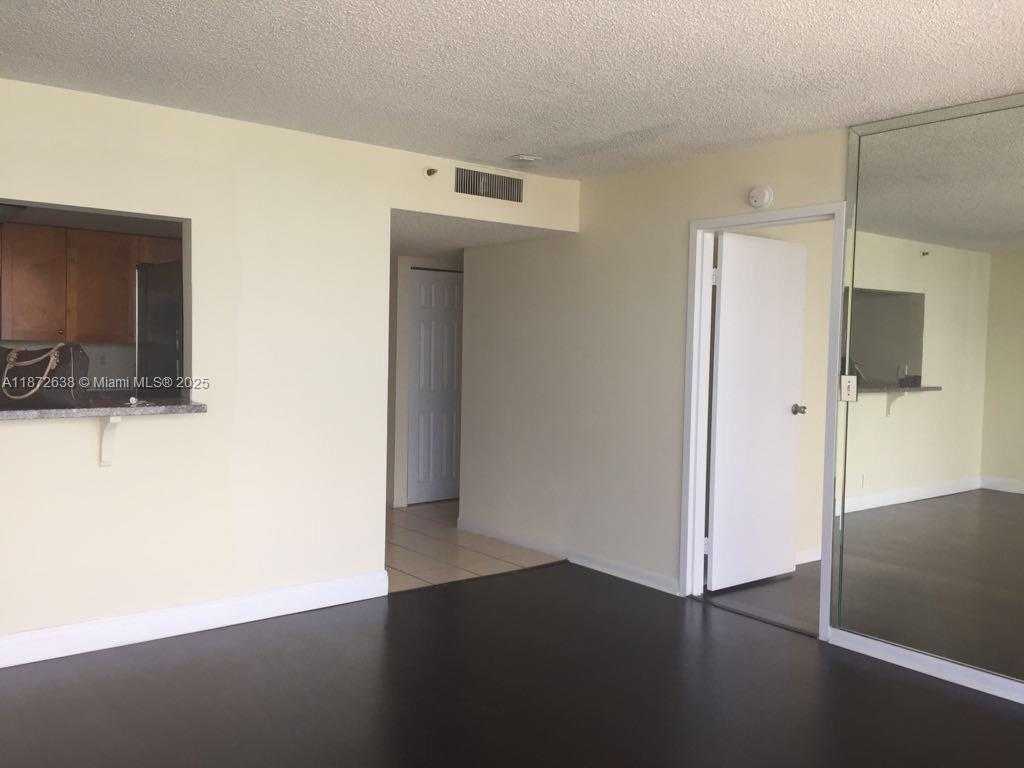 Small Image of 7601 EAST TREASURE DR #1814, Miami Beach Number 6