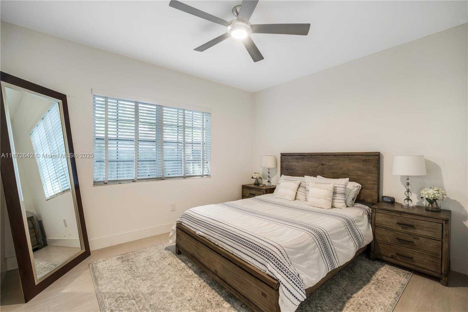 Small Image of 4183 PAMONA AVE, Miami Number 10