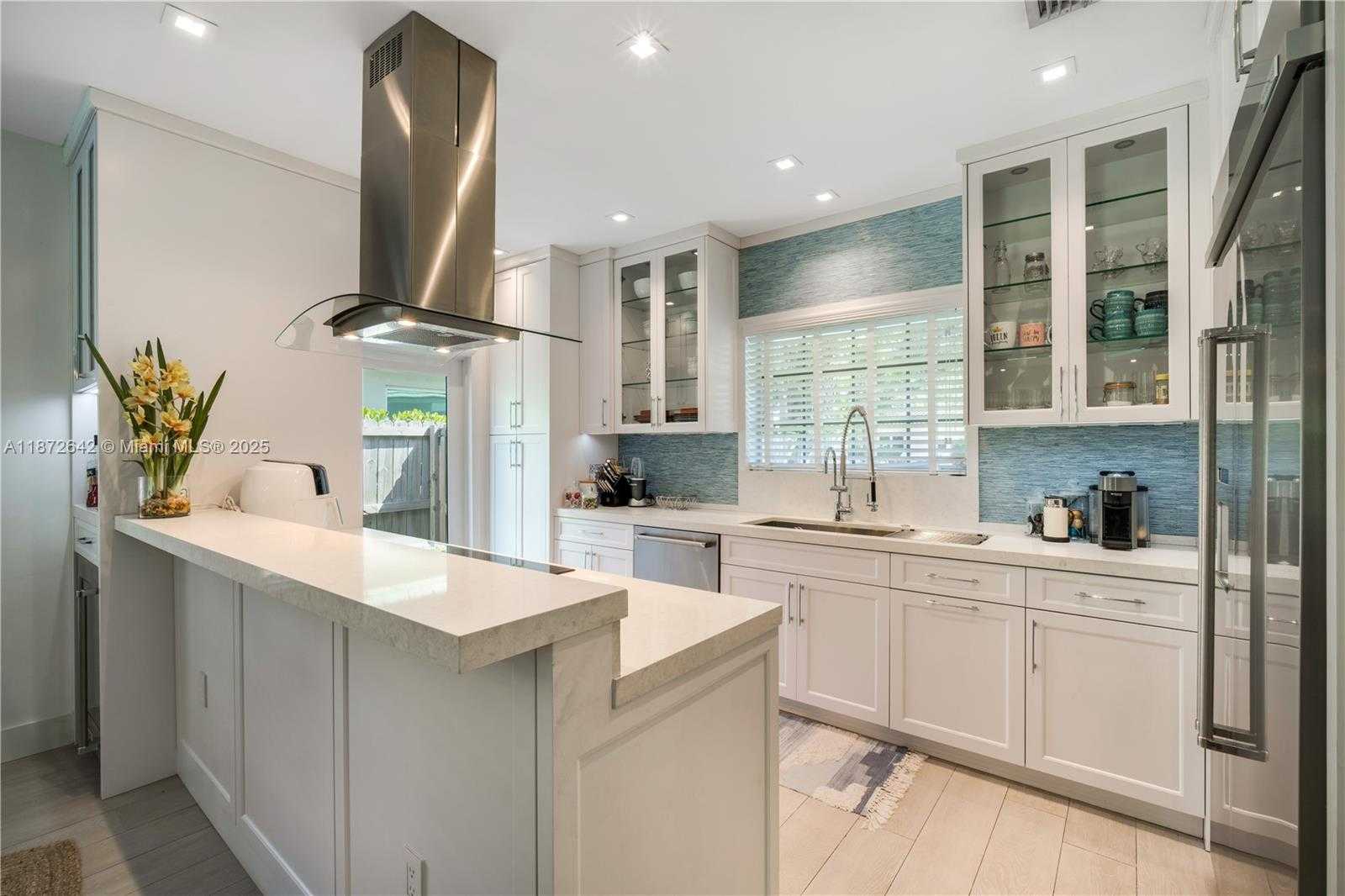 Small Image of 4183 PAMONA AVE, Miami Number 2