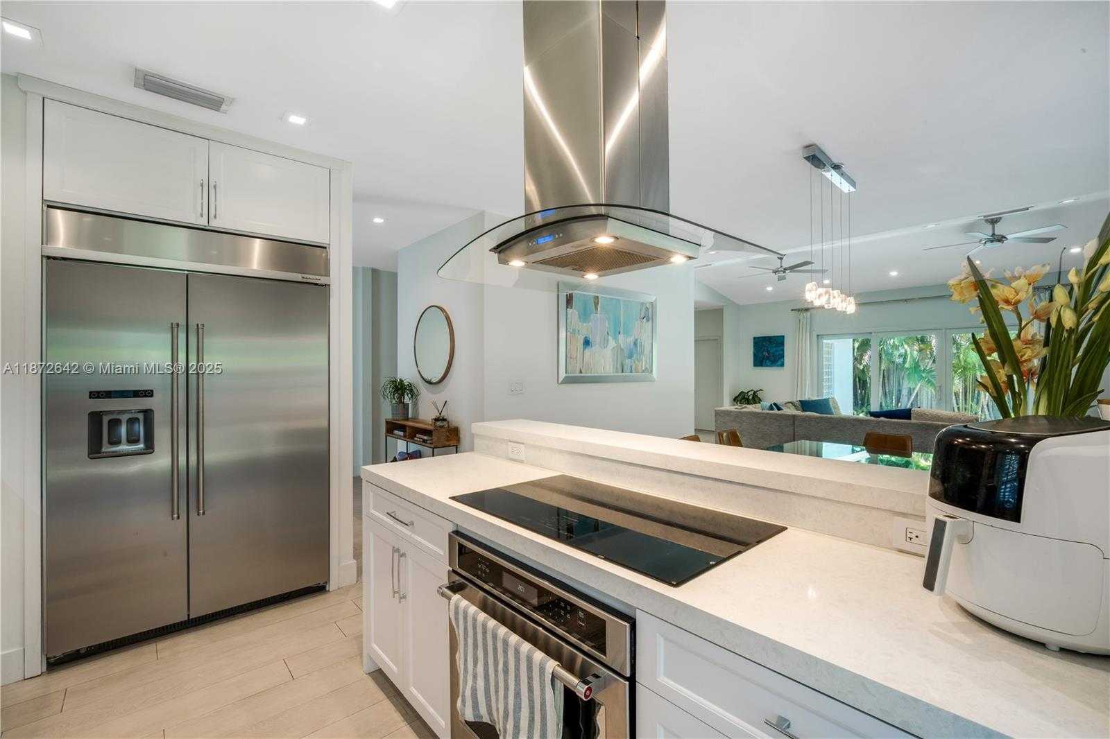Small Image of 4183 PAMONA AVE, Miami Number 4