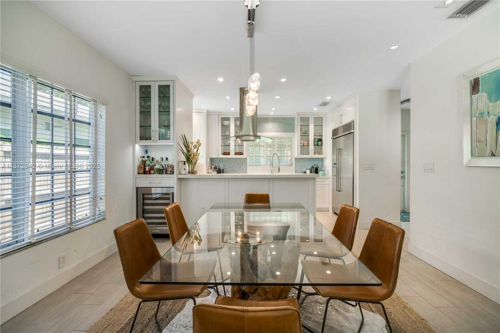 Small Image of 4183 PAMONA AVE, Miami Number 5