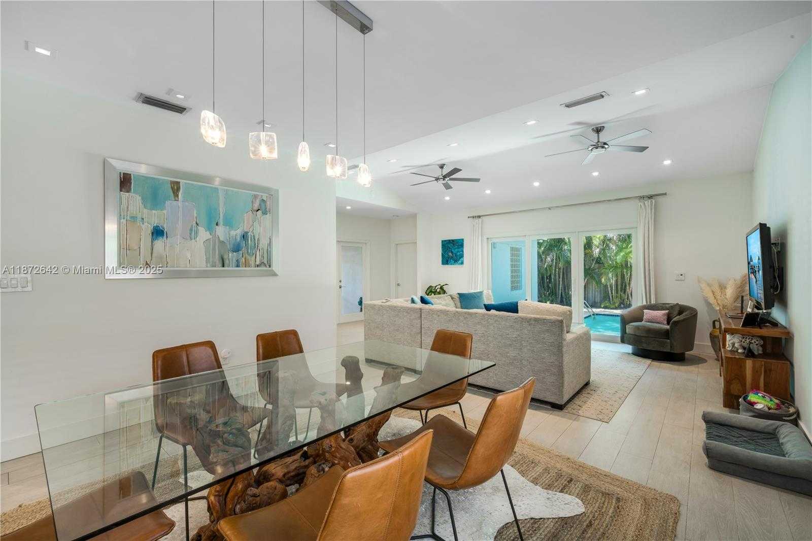 Small Image of 4183 PAMONA AVE, Miami Number 6