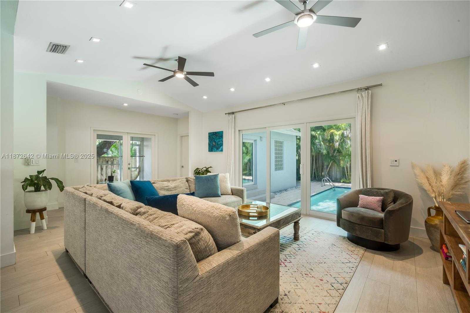 Small Image of 4183 PAMONA AVE, Miami Number 7