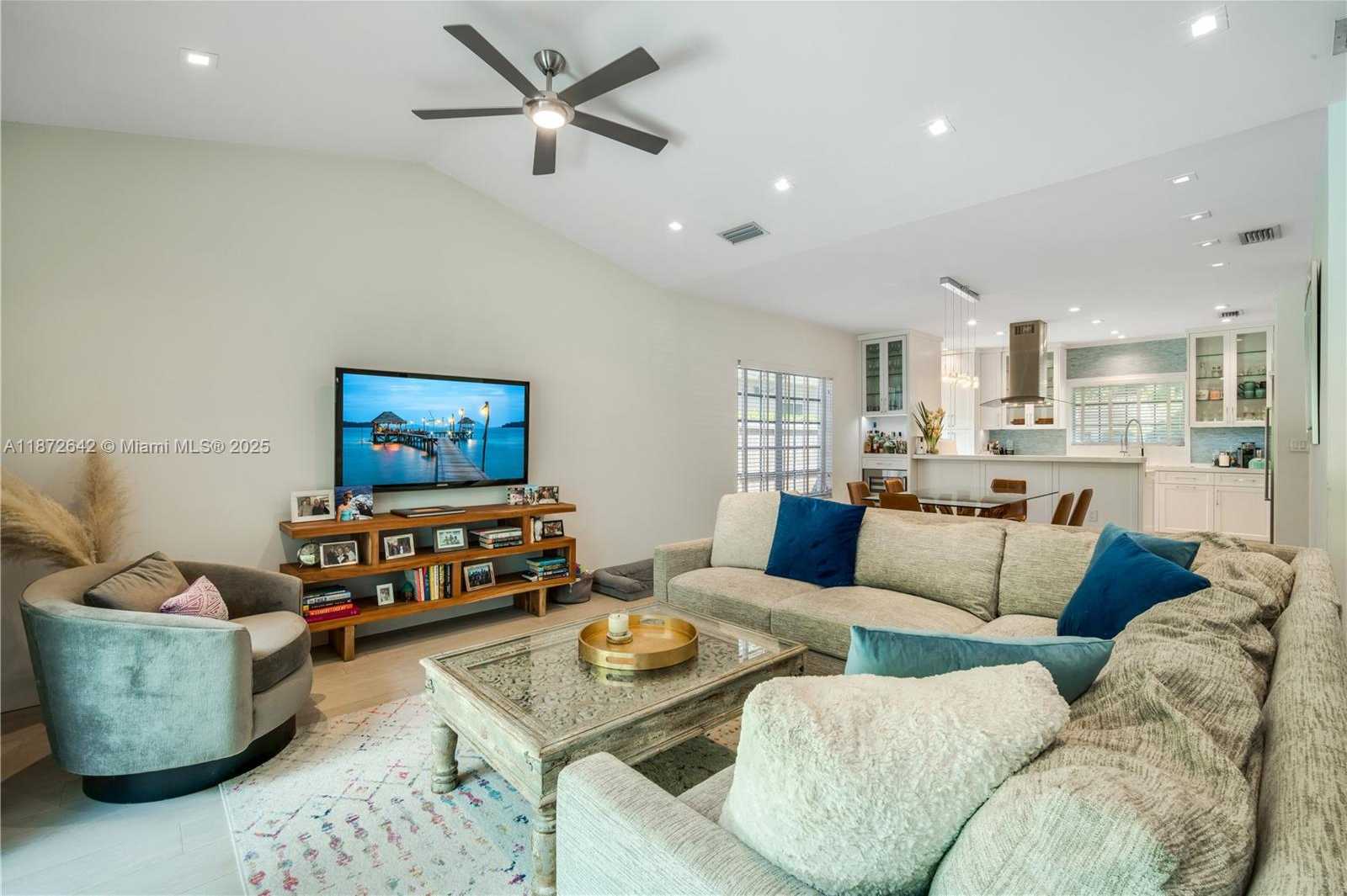 Small Image of 4183 PAMONA AVE, Miami Number 9