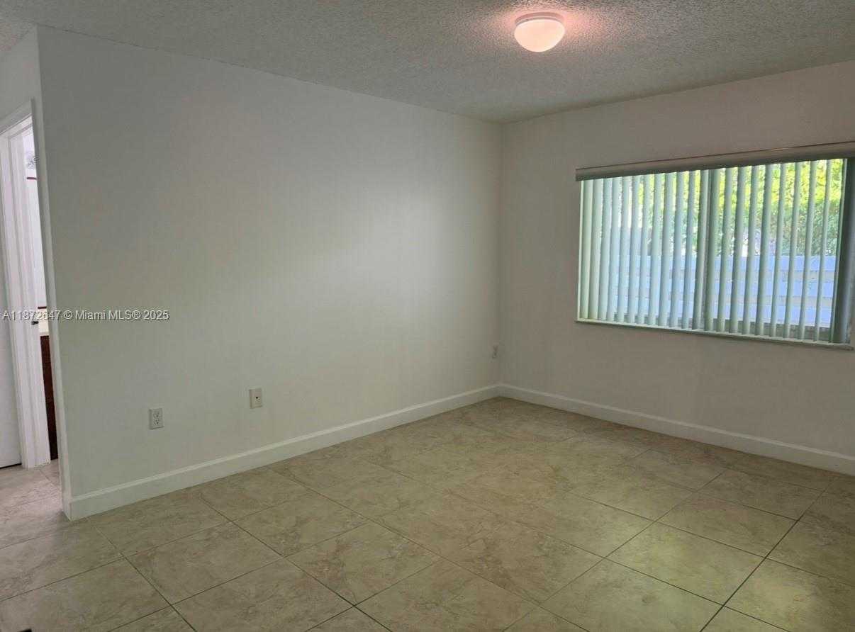 Small Image of 14465 SOUTH WEST 139TH AVE CIR E, Miami Number 10