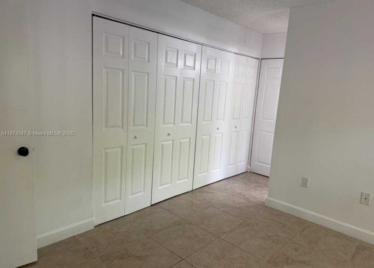 Small Image of 14465 SOUTH WEST 139TH AVE CIR E, Miami Number 11