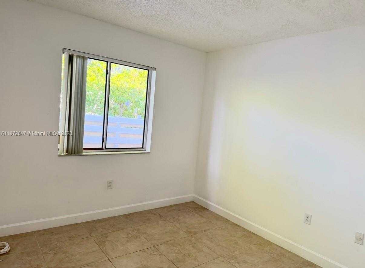 Small Image of 14465 SOUTH WEST 139TH AVE CIR E, Miami Number 13