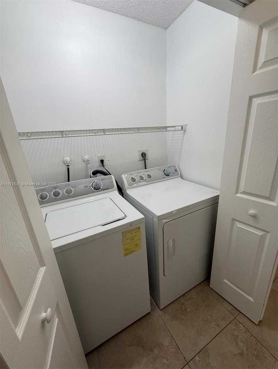 Small Image of 14465 SOUTH WEST 139TH AVE CIR E, Miami Number 18