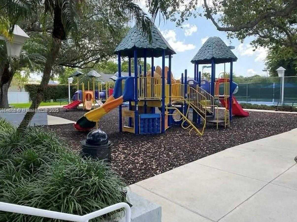Small Image of 14465 SOUTH WEST 139TH AVE CIR E, Miami Number 23