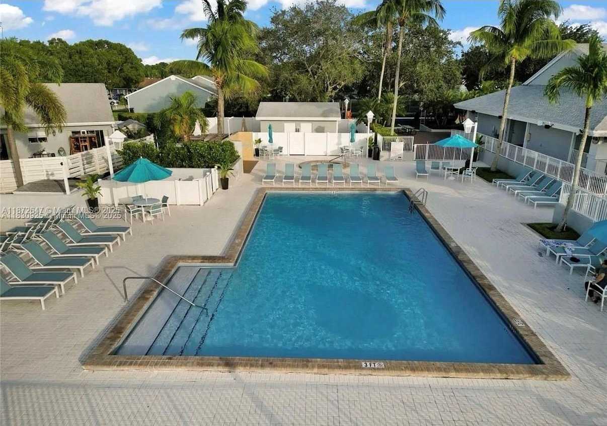 Small Image of 14465 SOUTH WEST 139TH AVE CIR E, Miami Number 26
