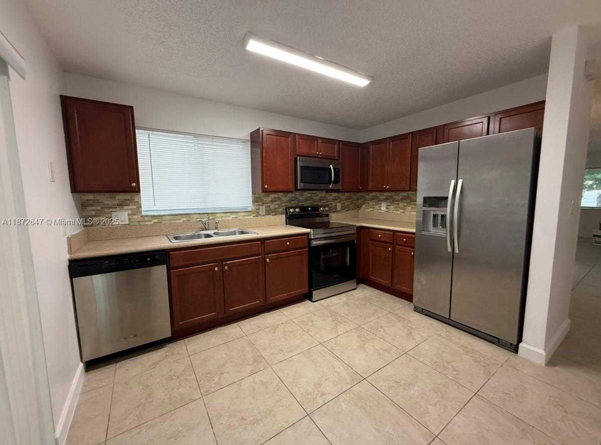Small Image of 14465 SOUTH WEST 139TH AVE CIR E, Miami Number 4